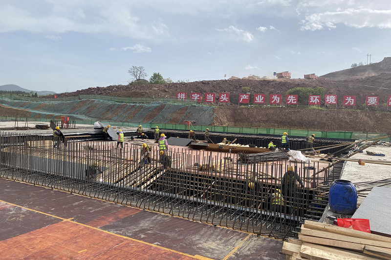 奮戰180天丨省道205下穿鐵路集裝箱組貨中心項目開(kāi)啟”沖刺鍵”